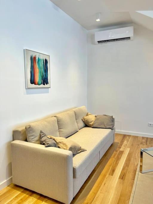 White 1 Bd Old Town Apartment By Hostlovers Kaunas Exterior photo