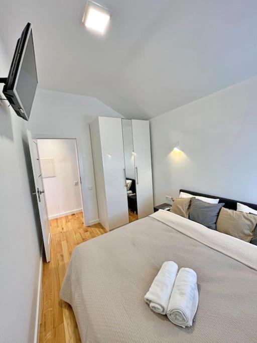 White 1 Bd Old Town Apartment By Hostlovers Kaunas Exterior photo