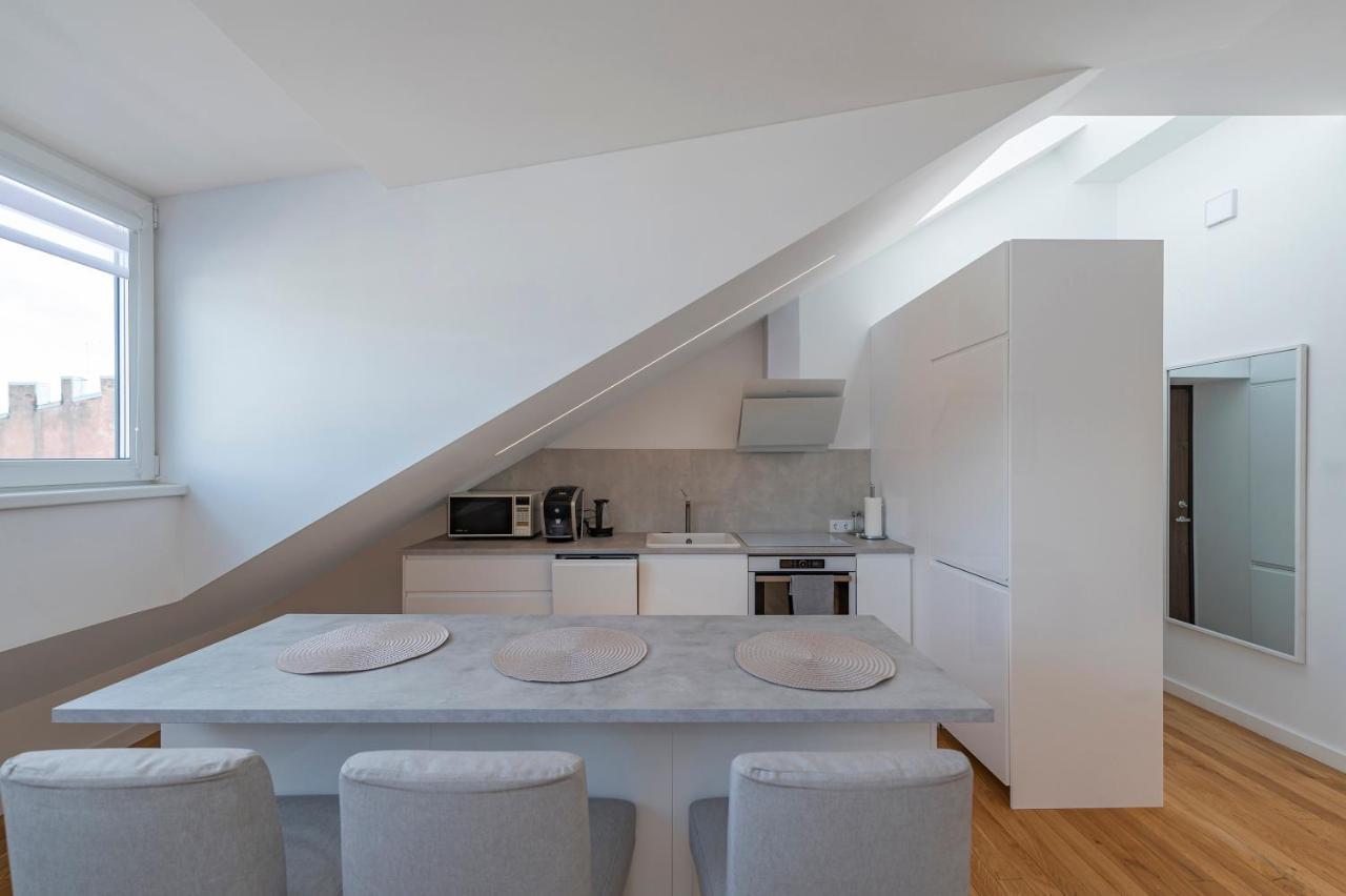 White 1 Bd Old Town Apartment By Hostlovers Kaunas Exterior photo