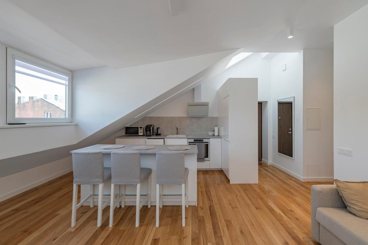 White 1 Bd Old Town Apartment By Hostlovers Kaunas Exterior photo